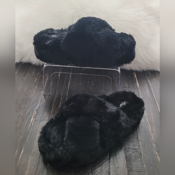 Victoria Secret PINK Faux Fur Slippers Women's Size 9-10 - Picture 1 of 7